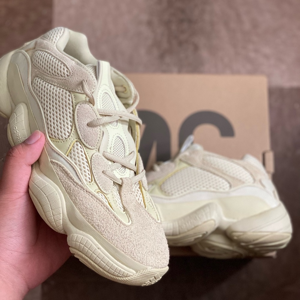 yeezy 500 “Super Yellow Moon”